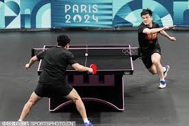 媒体人：杯赛的地板问题太大了，换地板无望应该撕掉所有地贴